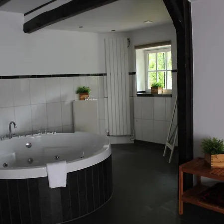 Landgoed Overste Hof Szálloda 3*